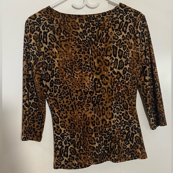 Tradition women 3/4 sleeves leopard print V neckline soft lightweight blouse 10 - Picture 3 of 9